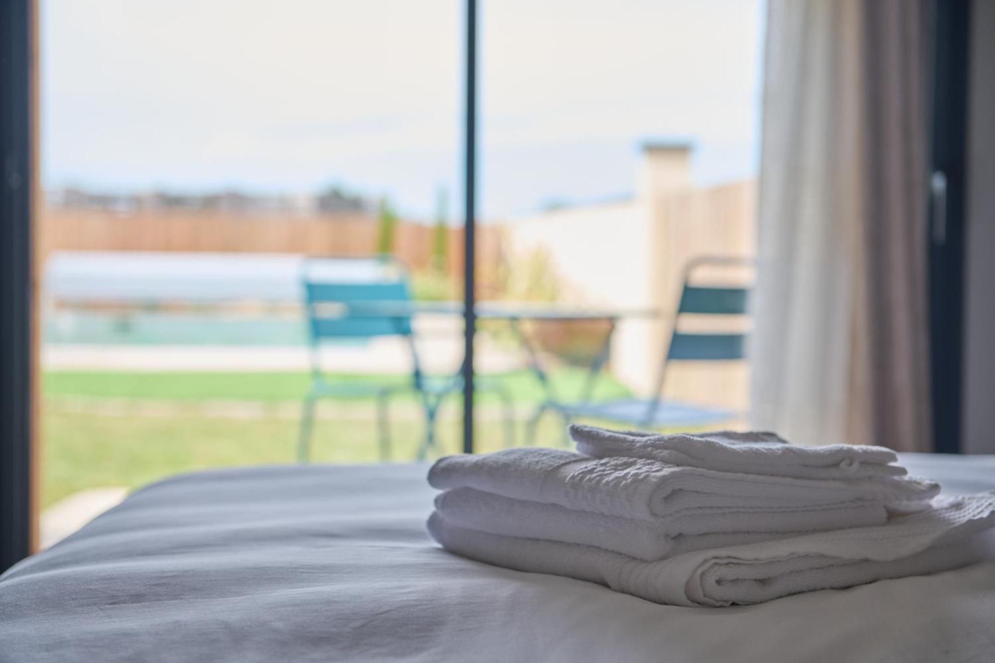 Bed and Breakfast Le Repaire Lagardere Lussac  Exterior foto