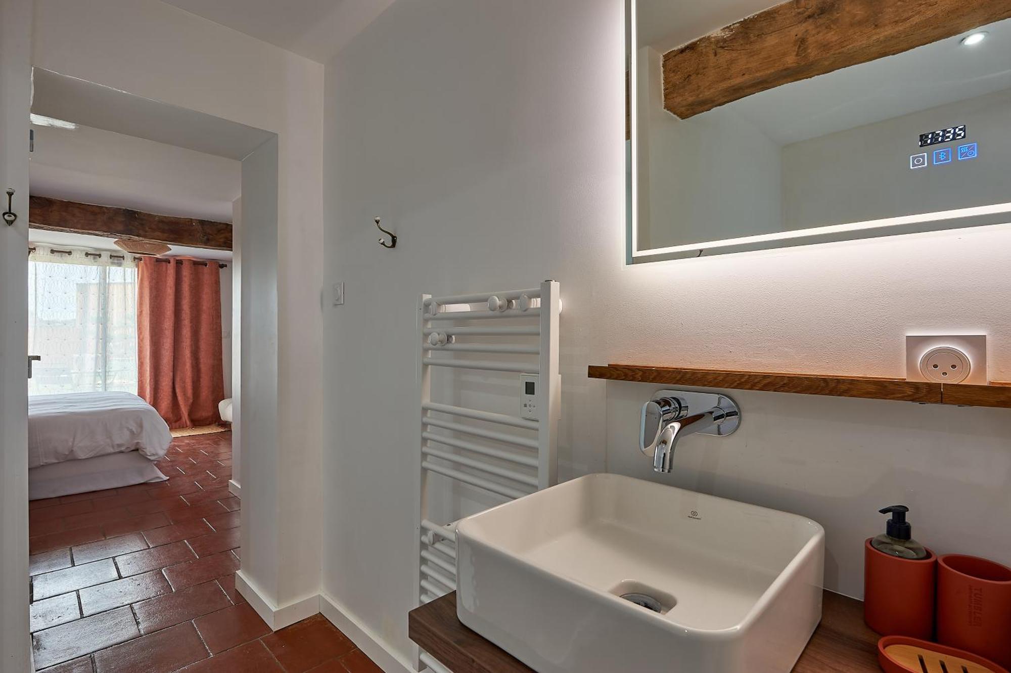 Bed and Breakfast Le Repaire Lagardere Lussac  Exterior foto