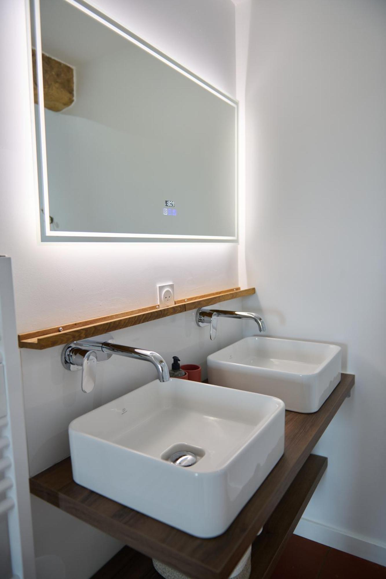 Bed and Breakfast Le Repaire Lagardere Lussac  Exterior foto