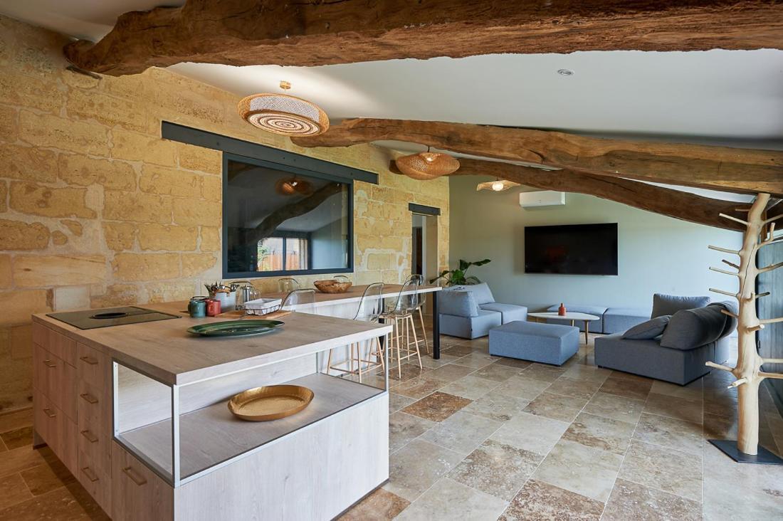 Bed and Breakfast Le Repaire Lagardere Lussac  Exterior foto